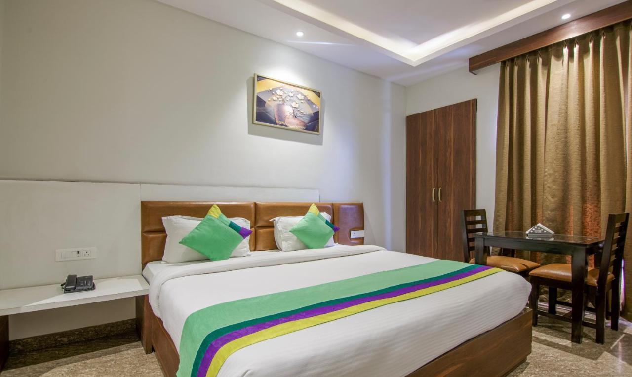 Treebo Swastika Premium Hotel Noida Exterior photo