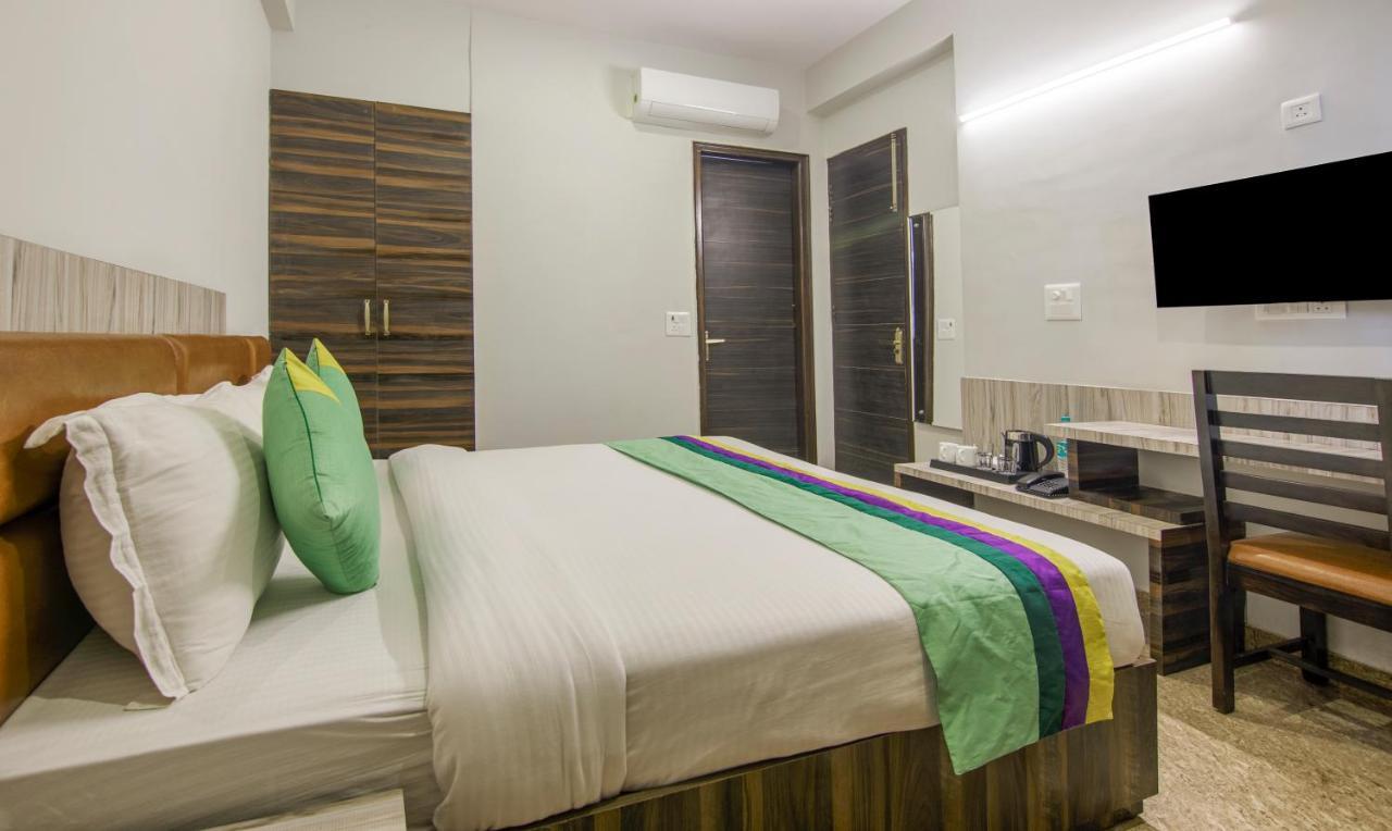 Treebo Swastika Premium Hotel Noida Exterior photo