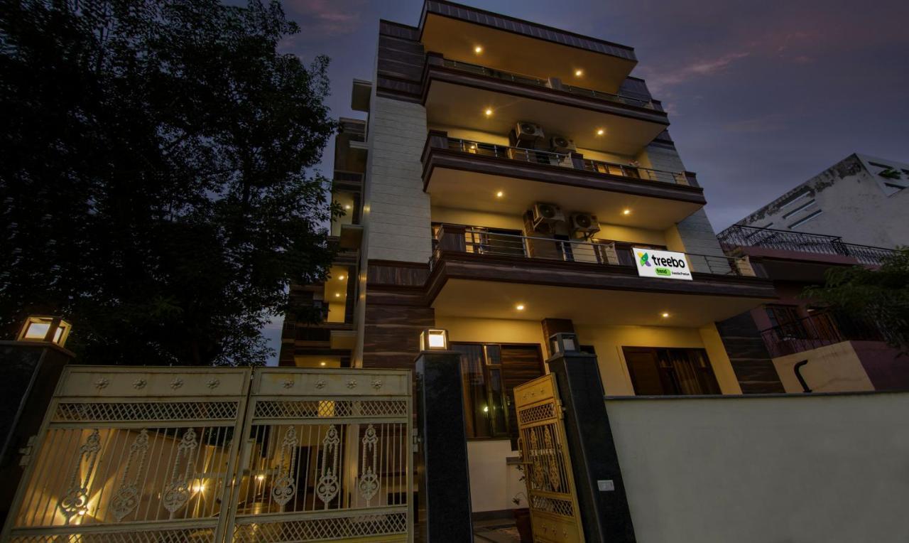 Treebo Swastika Premium Hotel Noida Exterior photo