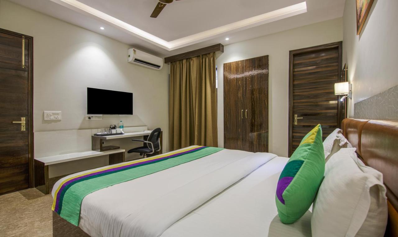 Treebo Swastika Premium Hotel Noida Exterior photo