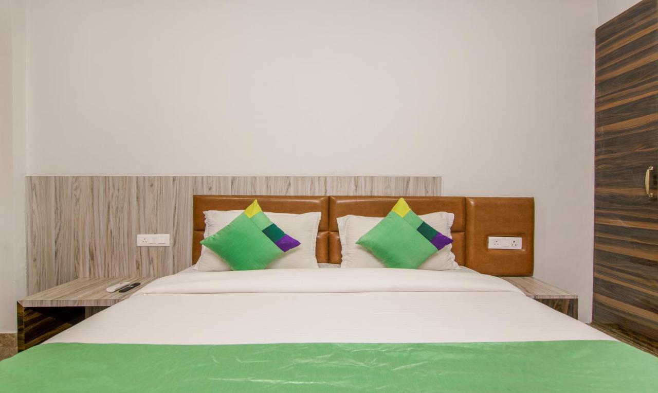 Treebo Swastika Premium Hotel Noida Exterior photo